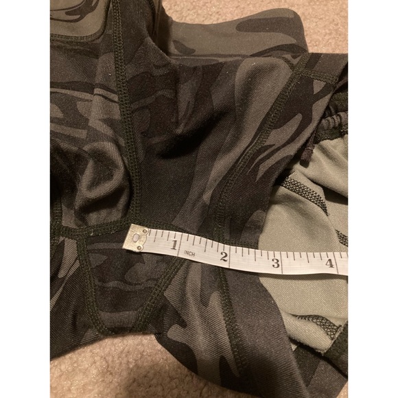 RARE Lululemon Hot Hot Short Size 6 - Picture 9 of 15